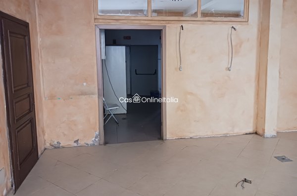 locale commerciale in vendita a Viareggio