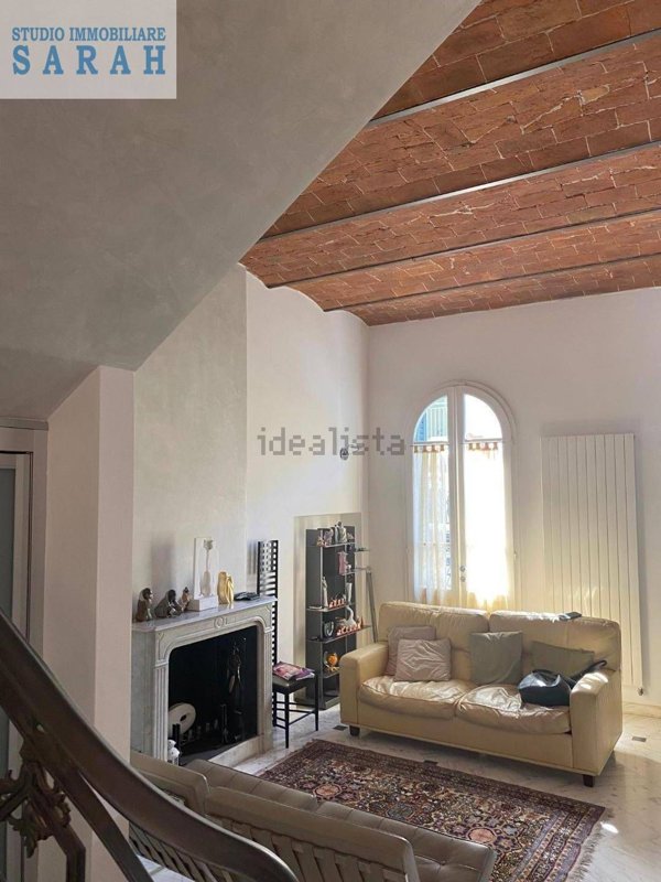 casa indipendente in vendita a Viareggio