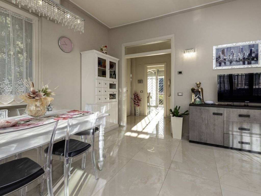 casa indipendente in vendita a Viareggio