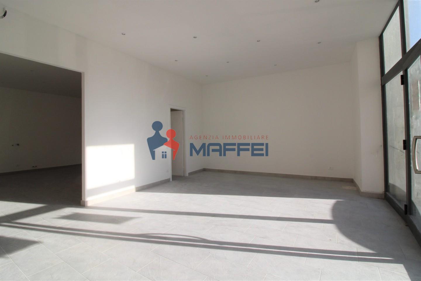 negozio in vendita a Viareggio in zona Centro Storico