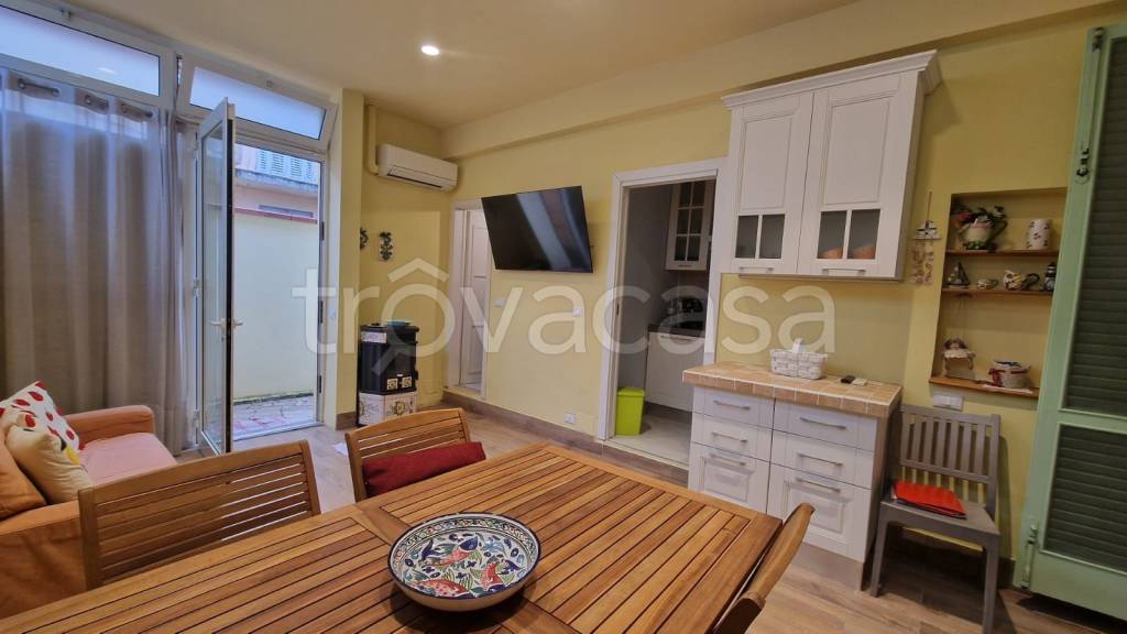 casa indipendente in vendita a Viareggio