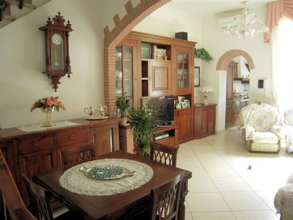 casa indipendente in vendita a Viareggio in zona Migliarina