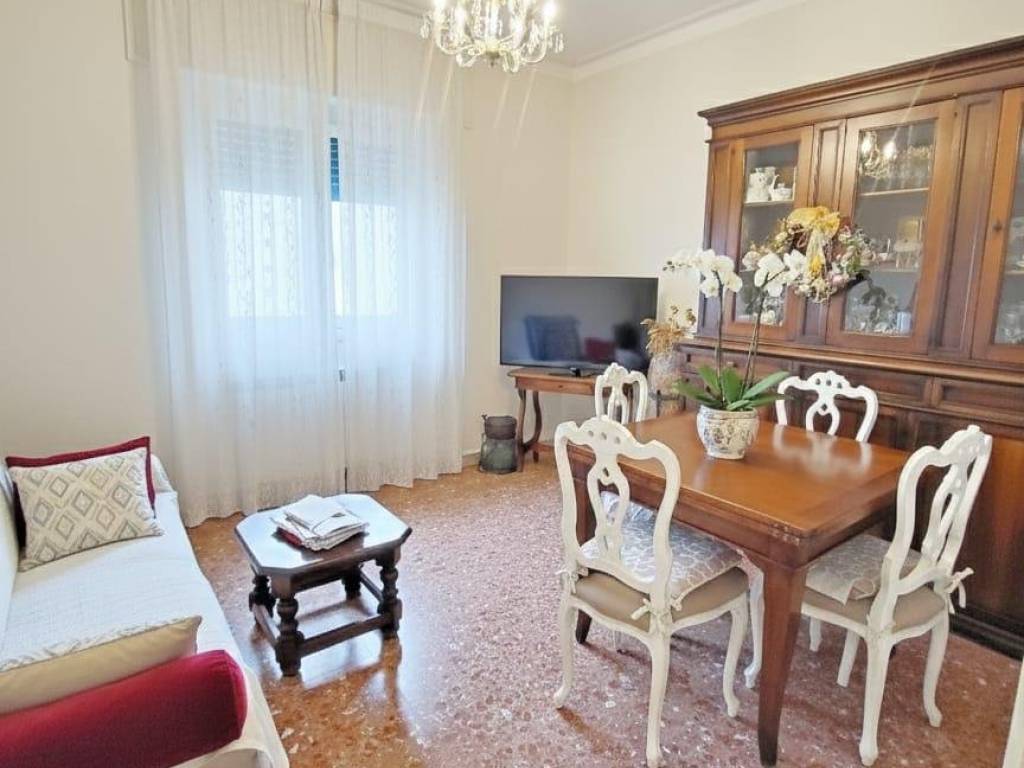 appartamento in vendita a Viareggio in zona Marco Polo