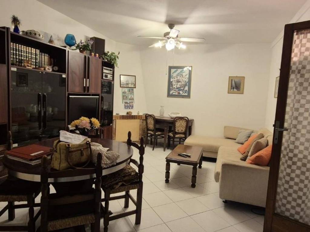 casa indipendente in vendita a Viareggio