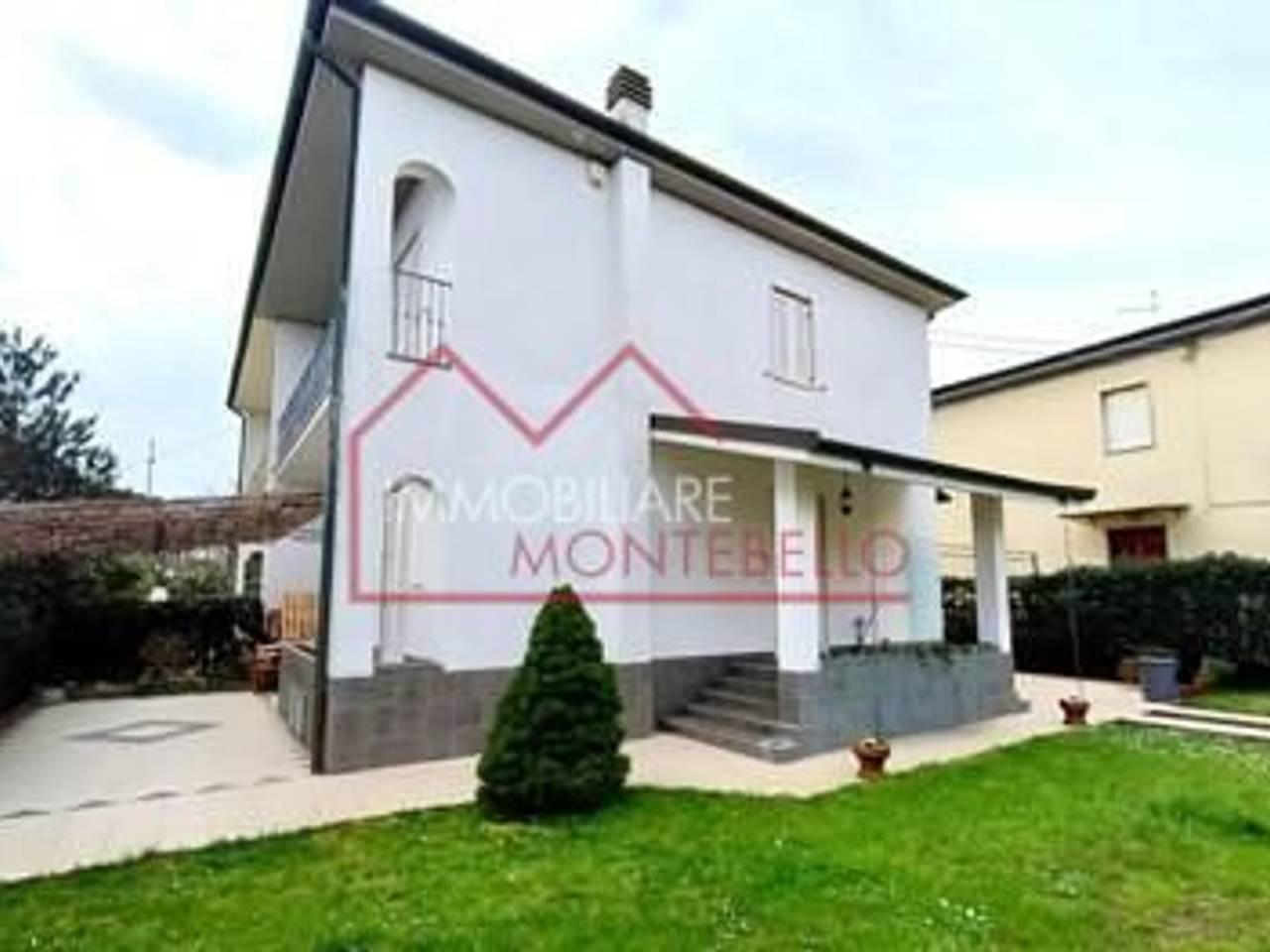 casa indipendente in vendita a Viareggio