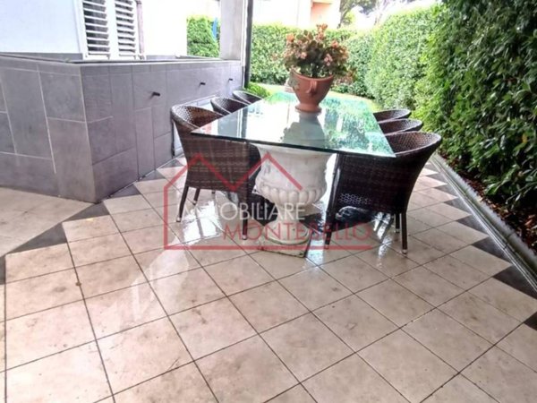 casa indipendente in vendita a Viareggio