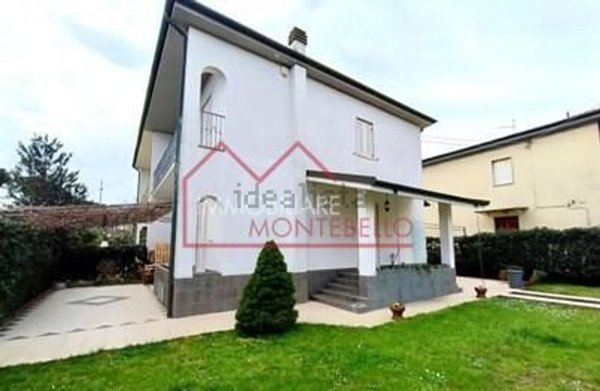 casa indipendente in vendita a Viareggio
