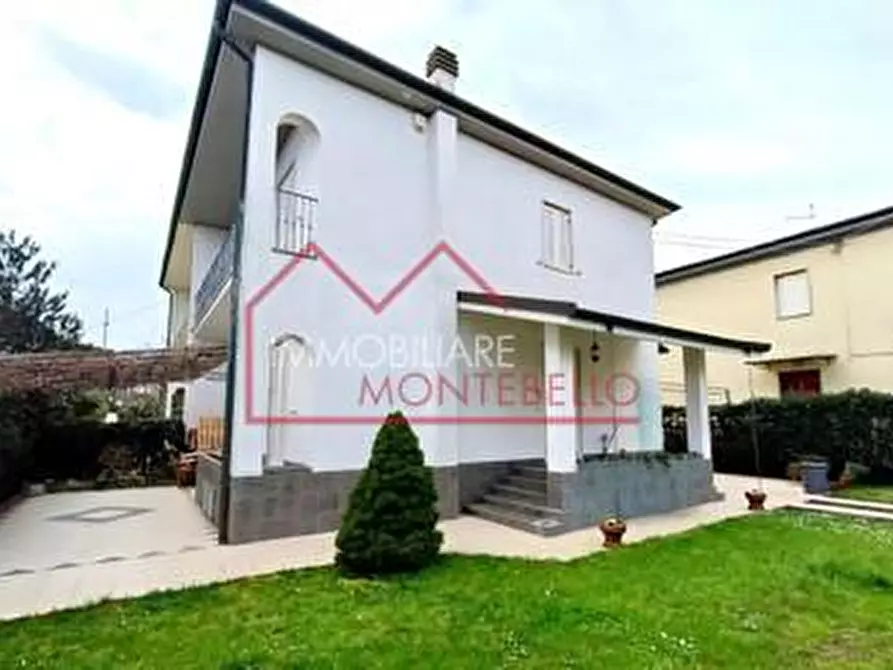 casa indipendente in vendita a Viareggio in zona Campo d'Aviazione