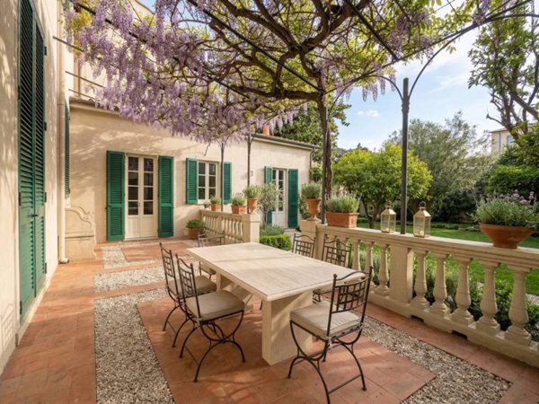 casa indipendente in vendita a Viareggio