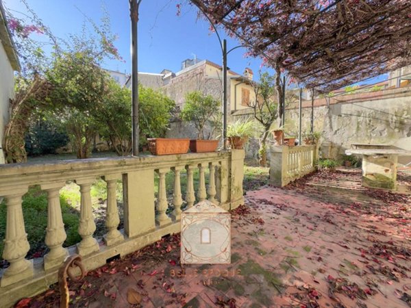 casa indipendente in vendita a Viareggio