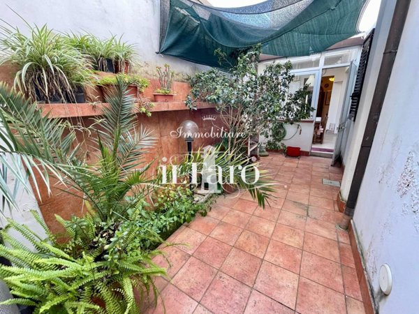 casa indipendente in vendita a Viareggio