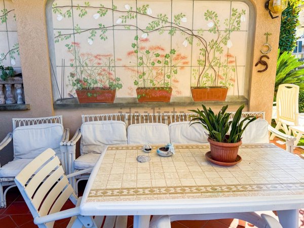 casa indipendente in vendita a Viareggio