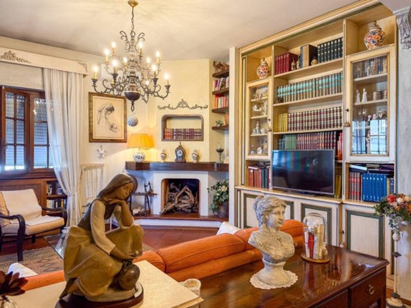 casa indipendente in vendita a Viareggio in zona Migliarina