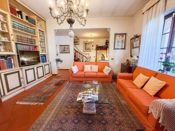 casa indipendente in vendita a Viareggio in zona Migliarina