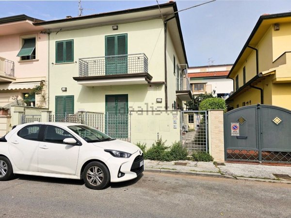 ufficio in vendita a Viareggio