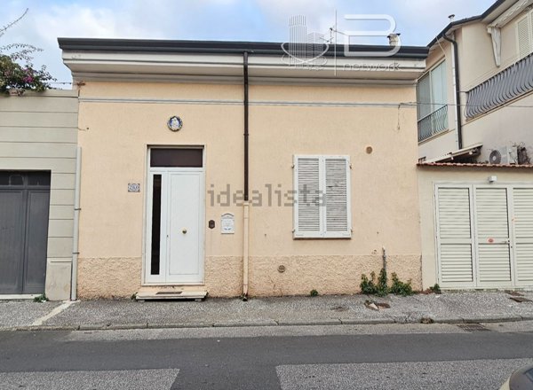 casa indipendente in vendita a Viareggio in zona Centro Storico