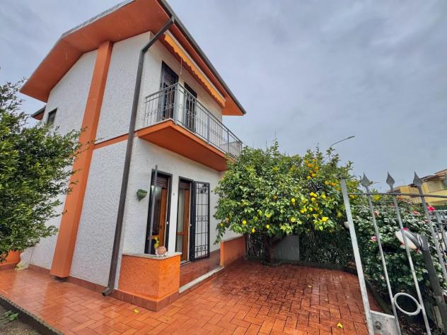 casa indipendente in vendita a Viareggio in zona Torre del Lago