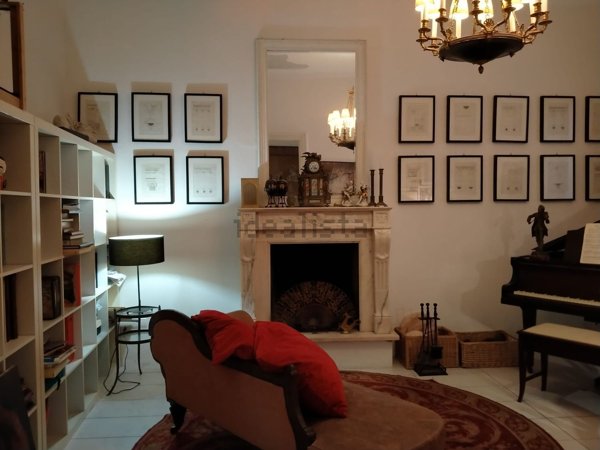 casa indipendente in vendita a Viareggio in zona Centro Storico