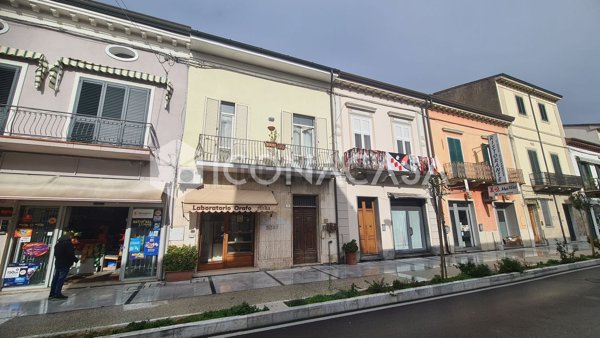 appartamento in vendita a Viareggio in zona Centro Storico