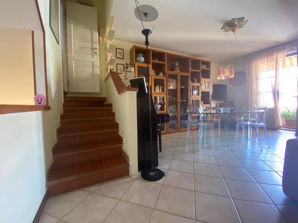 casa indipendente in vendita a Viareggio