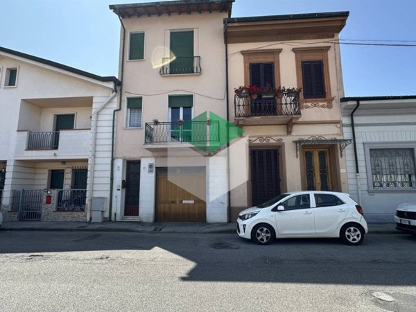 casa indipendente in vendita a Viareggio in zona Campo d'Aviazione