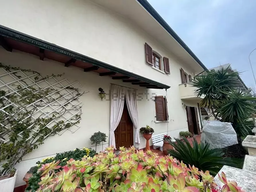 casa indipendente in vendita a Viareggio in zona Campo d'Aviazione