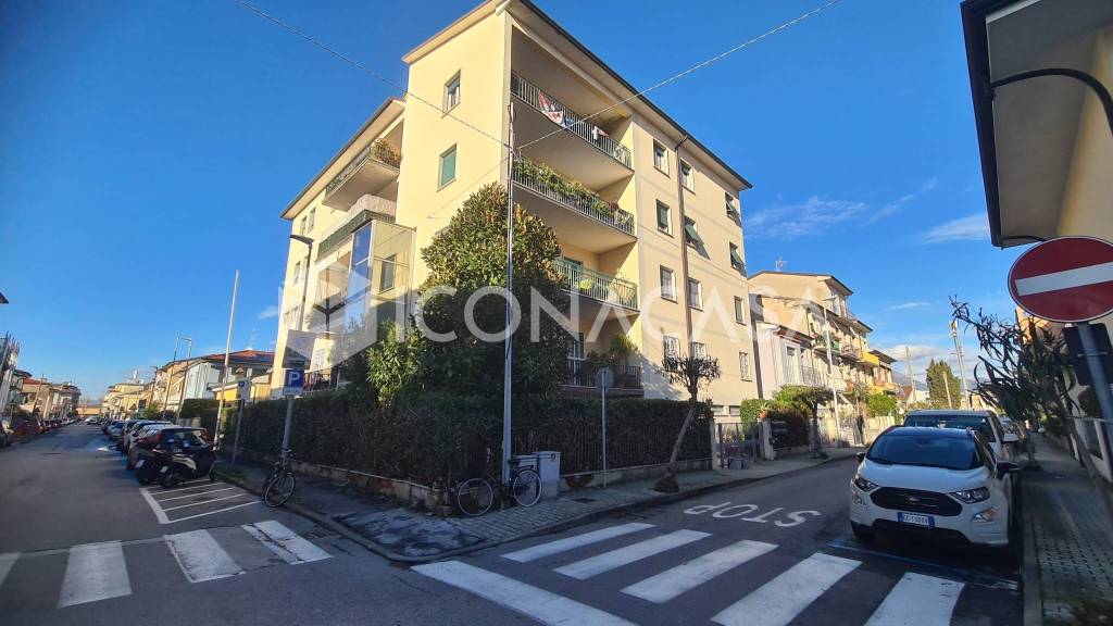 appartamento in vendita a Viareggio in zona Marco Polo