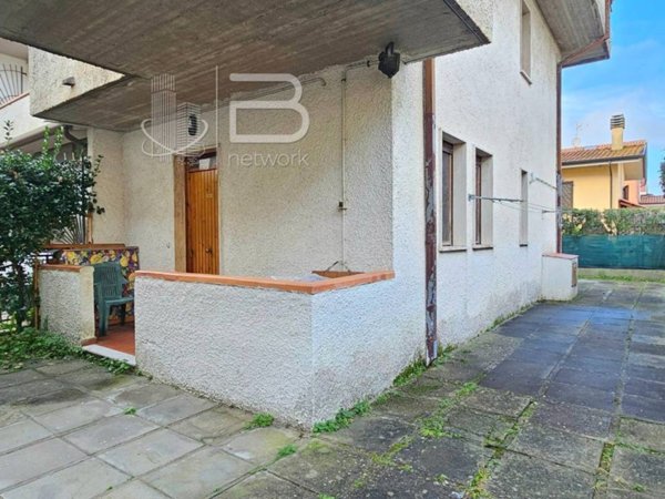 casa indipendente in vendita a Viareggio in zona Torre del Lago