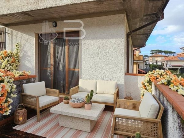 casa indipendente in vendita a Viareggio in zona Torre del Lago