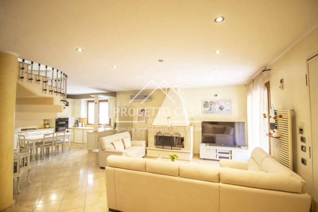 casa indipendente in vendita a Viareggio in zona Torre del Lago