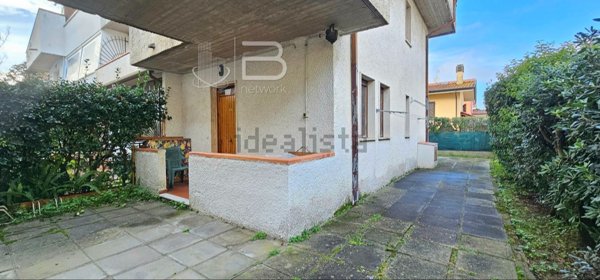 casa indipendente in vendita a Viareggio in zona Torre del Lago