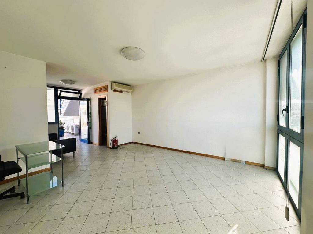 appartamento in vendita a Viareggio in zona Campo d'Aviazione