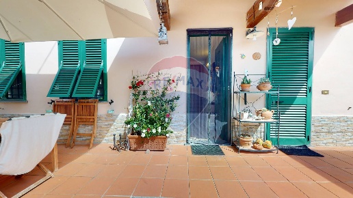 casa indipendente in vendita a Viareggio in zona Torre del Lago