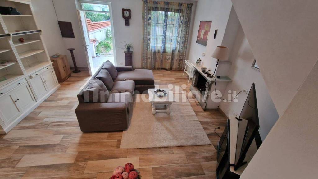 casa indipendente in vendita a Viareggio in zona Torre del Lago