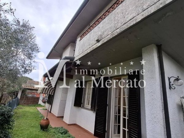 casa indipendente in vendita a Viareggio in zona Torre del Lago