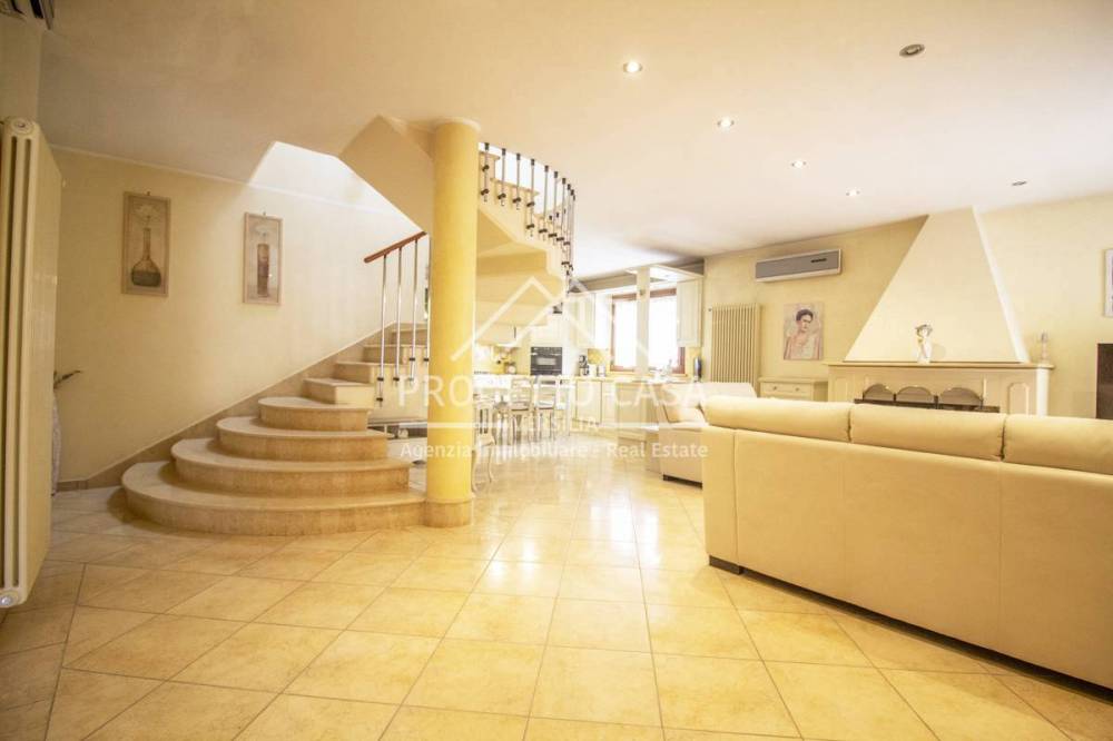 casa indipendente in vendita a Viareggio in zona Torre del Lago