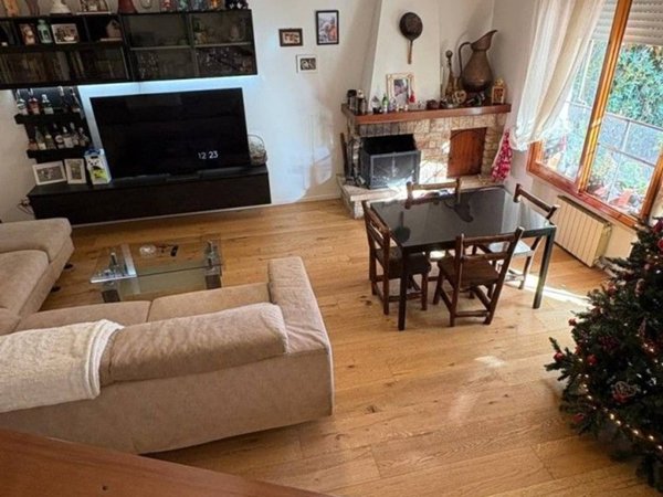 casa indipendente in vendita a Viareggio