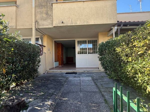 casa indipendente in vendita a Viareggio in zona Torre del Lago