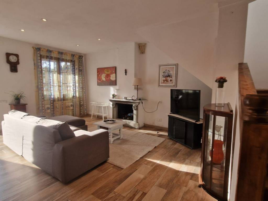 casa indipendente in vendita a Viareggio in zona Torre del Lago