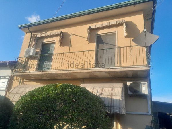 casa indipendente in vendita a Viareggio