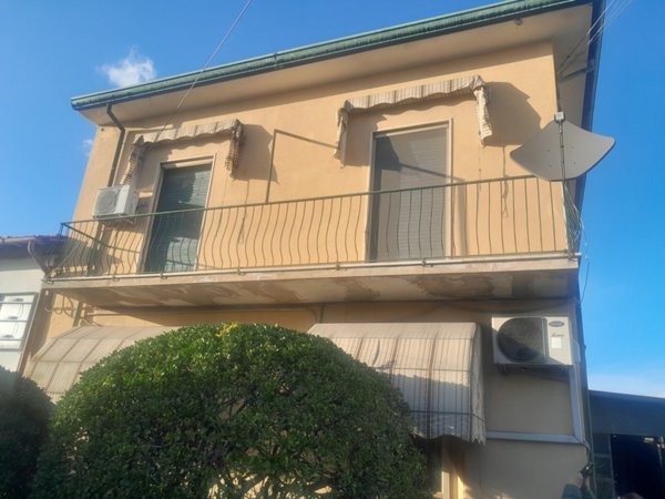 casa indipendente in vendita a Viareggio