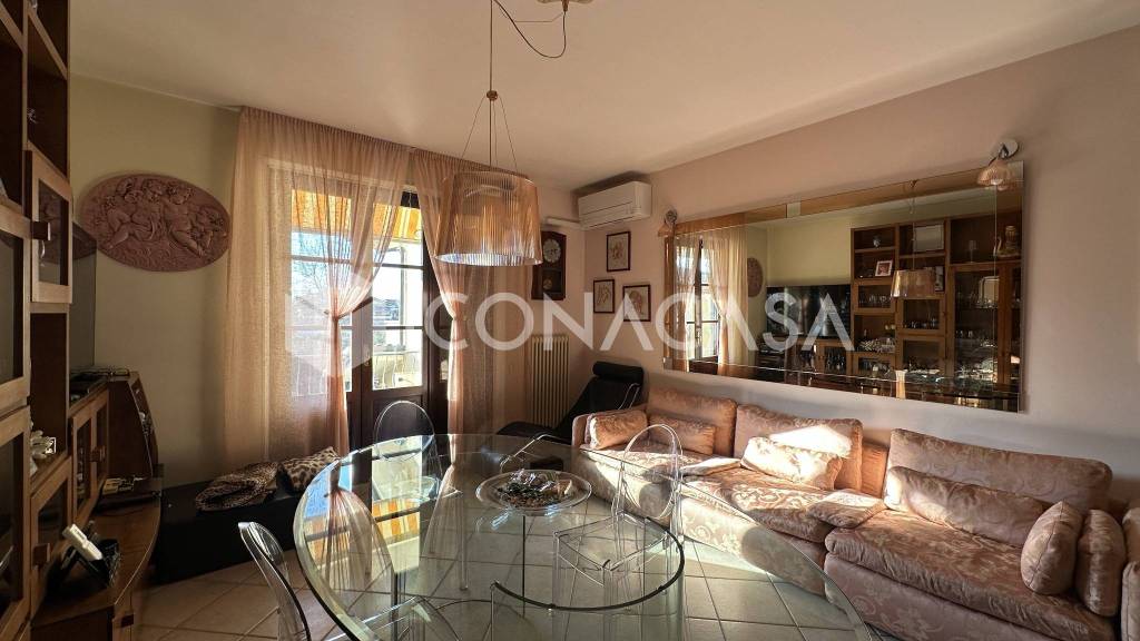 casa indipendente in vendita a Viareggio