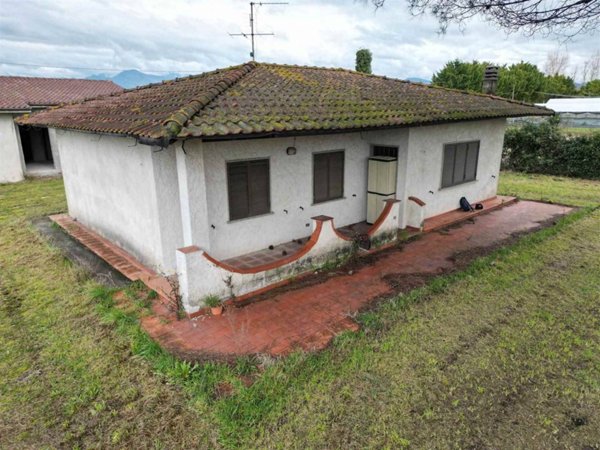 casa indipendente in vendita a Viareggio in zona Torre del Lago