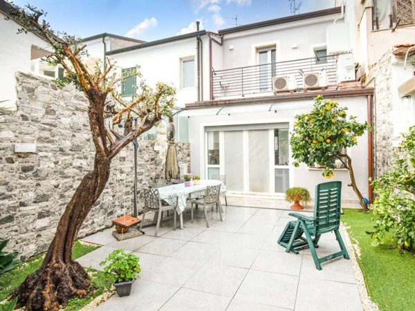 casa indipendente in vendita a Viareggio in zona Centro Storico