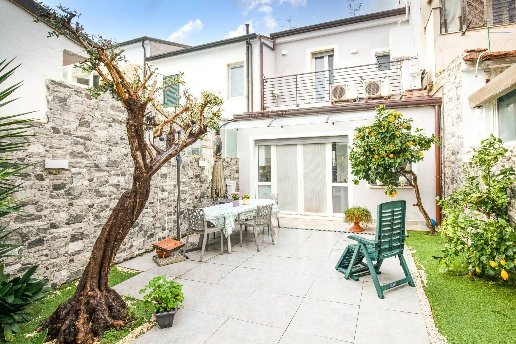 casa indipendente in vendita a Viareggio in zona Centro Storico
