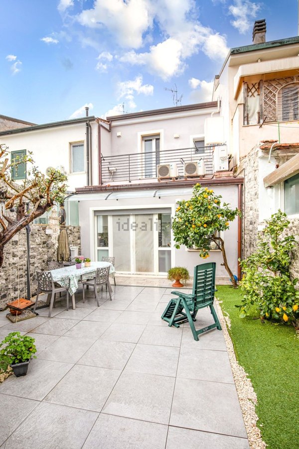 casa indipendente in vendita a Viareggio in zona Centro Storico