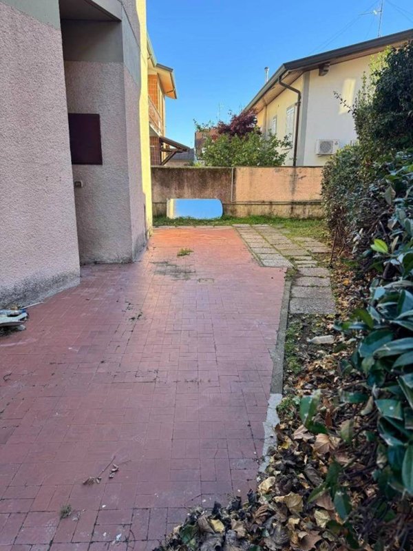 casa indipendente in vendita a Viareggio in zona Campo d'Aviazione