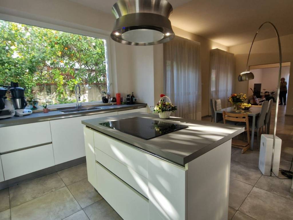 casa indipendente in vendita a Viareggio in zona Marco Polo