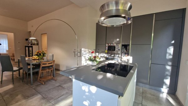 casa indipendente in vendita a Viareggio in zona Marco Polo