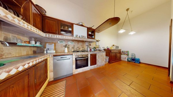 casa indipendente in vendita a Viareggio